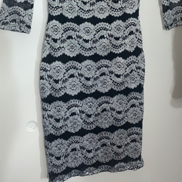 Floral Body Con Dress - Picture 2 of 4